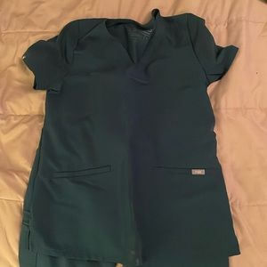 Caribbean blue Fig scrub set. Yolo bottoms and Casma shirt. Both size small.